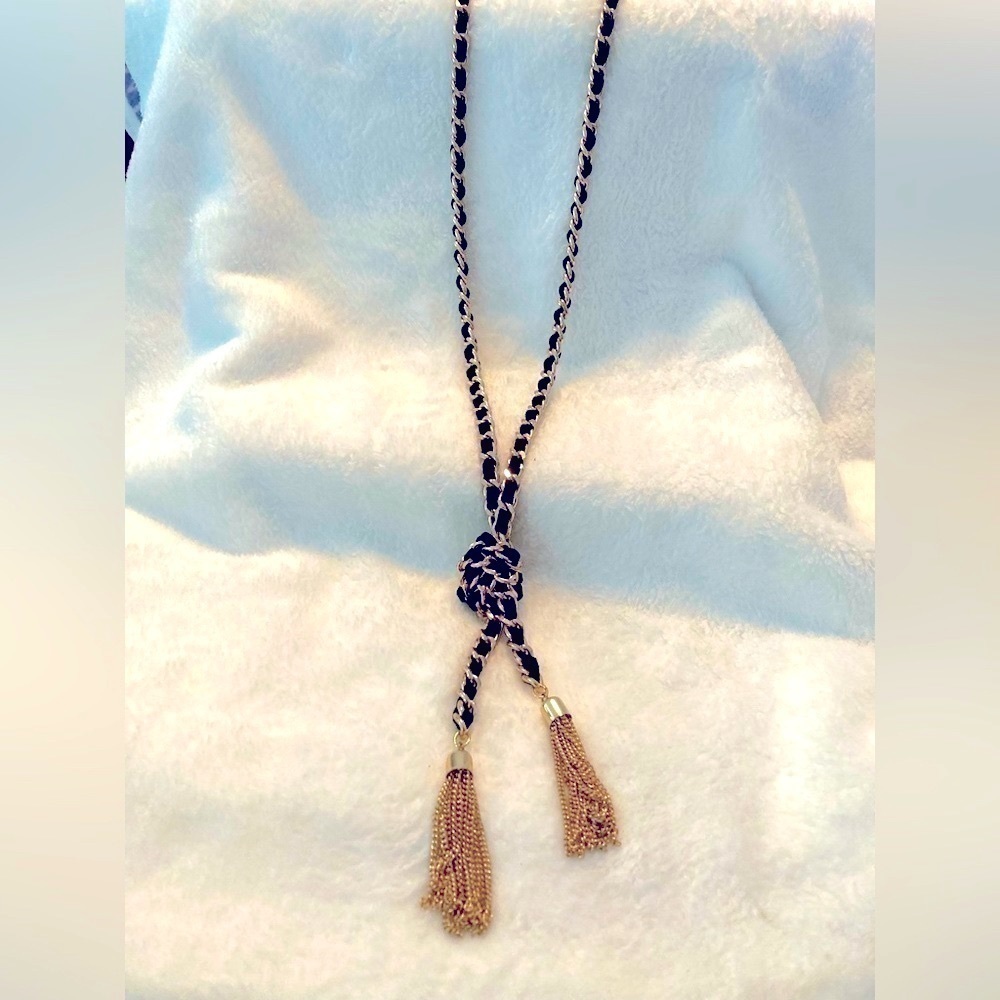 Guess statement necklace